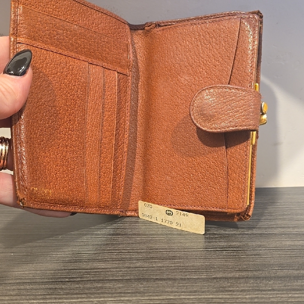 Gucci Tan Leather Wallet with Green and Red Accent - Picture 7 of 14